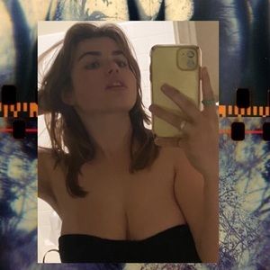 Meet your Posher, Ella